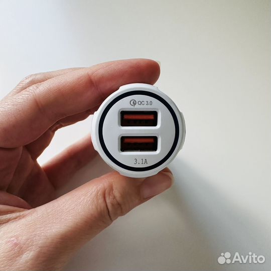 Автомобильная зарядка для телефона