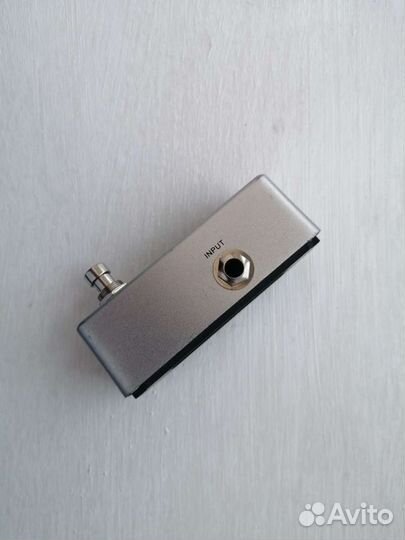 Гитарный/ басовый хроматический тюнер Rowin