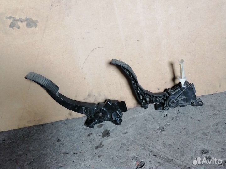 Педаль газа Skoda, Mitsubishi