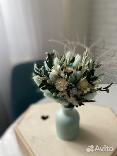 Букет из сухоцветов в вазе