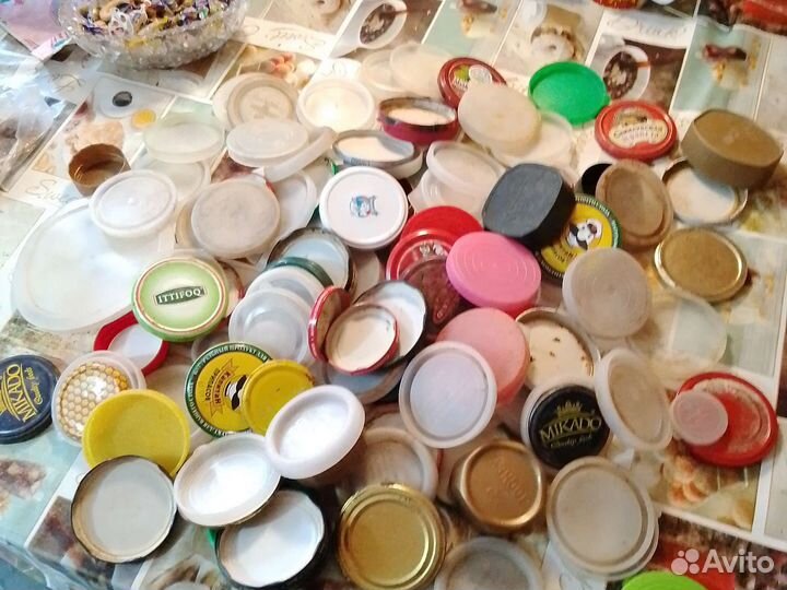 Много банок,крышки