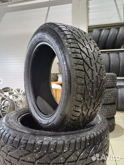 Tigar SUV Ice 215/60 R17