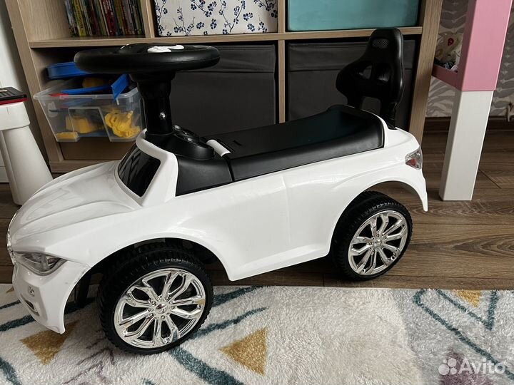 Машина толокар белая