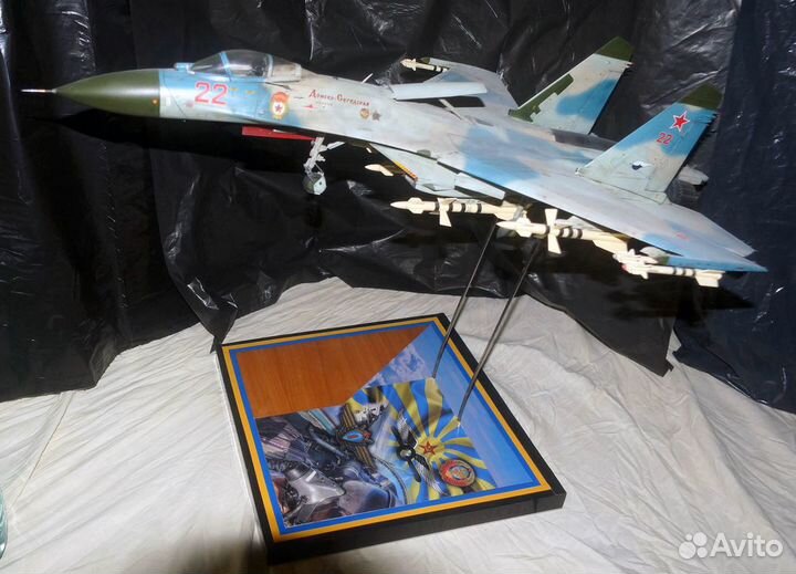 Демонстрационная модель самолёта Су-27