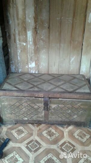 Сундук деревянный старинный