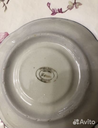 Чашка, блюдце и заяц гжель