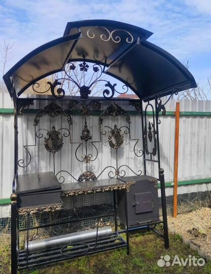 Мангал с крышей