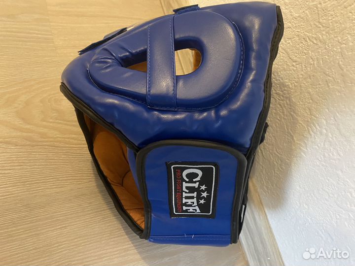 Продаю шлем и перчатки для каратэ