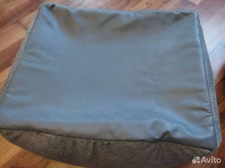 Лежанка для средней собаки или кота