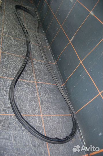 Уплотнитель двери багажника-Mercedes-Benz GLC X253