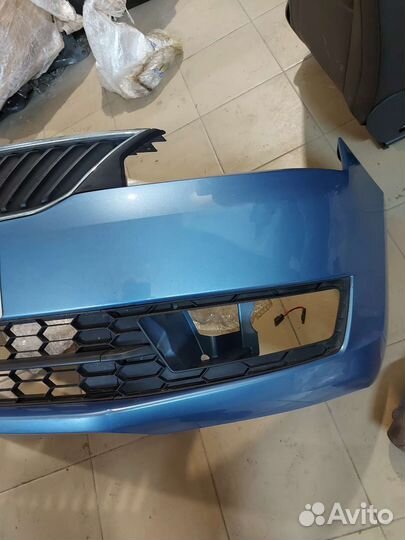 Передний бампер Skoda Rapid в сборе