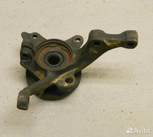 Кулак поворотный правый VW Golf 3