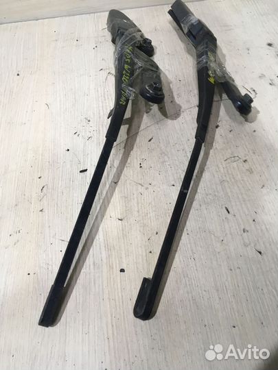 Поводок стеклоочистителя правый Мерседес W220