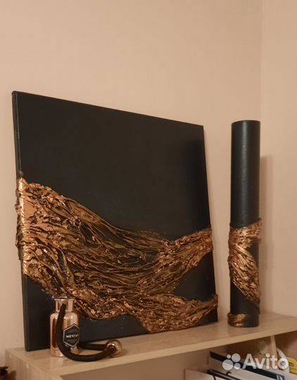 Картина и ваза. Интерьерная композиция