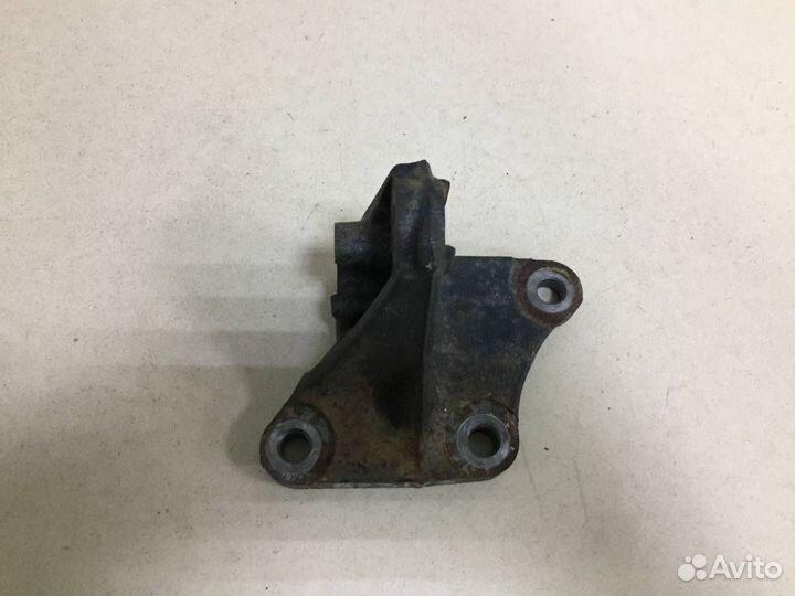 Кронштейн двигателя правый Lexus RX200t/RX300/RX350/RX350L/RX450h/RX450hL