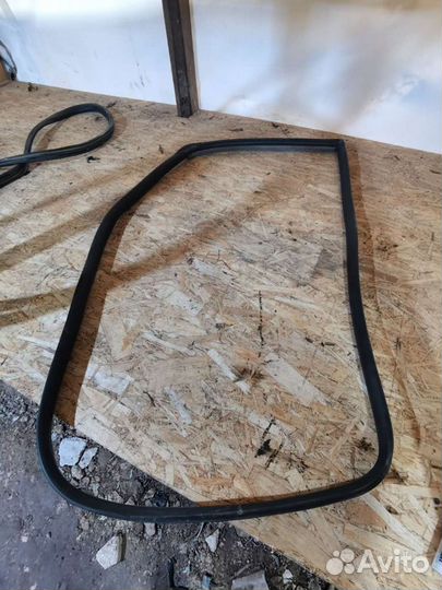 Уплотнитель двери задний правый audi 100 c4