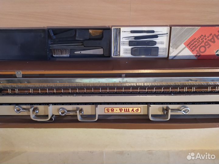 Вязальная машинка Рута