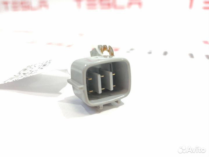 Фишка (разъем) электропроводка подкапотная Tesla