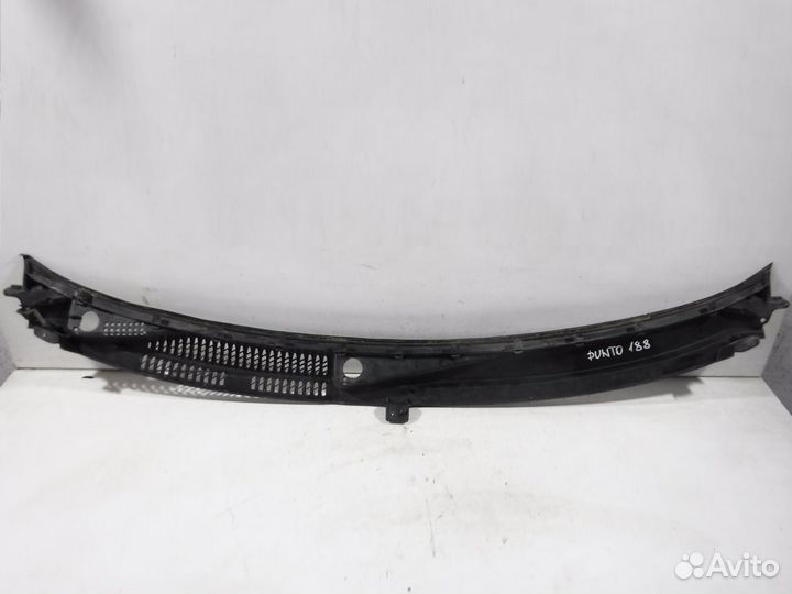 Решетка стеклооч. (планка под лобовое стекло) fiat Punto