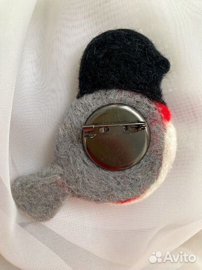 Брошь женская Снегирь из шерсти вяленая ручная