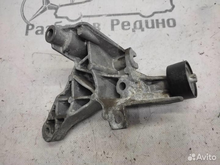 Кронштейн обводного ролика w118 CLA-class 282.9