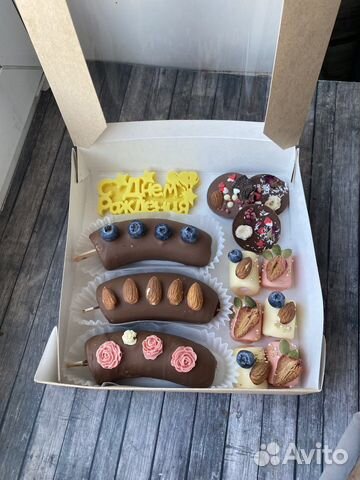 Бананы и маршмэллоу в шоколаде, букет из конфет