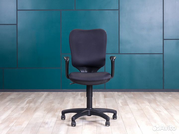 Офисное кресло