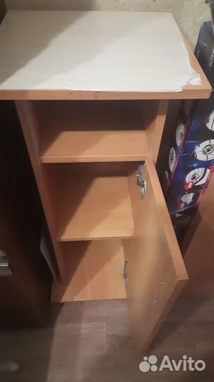 Отдаю табурет и тумбочку