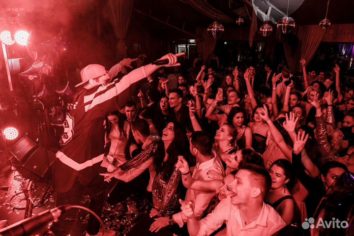 Живая музыка, ведущий, музыкант