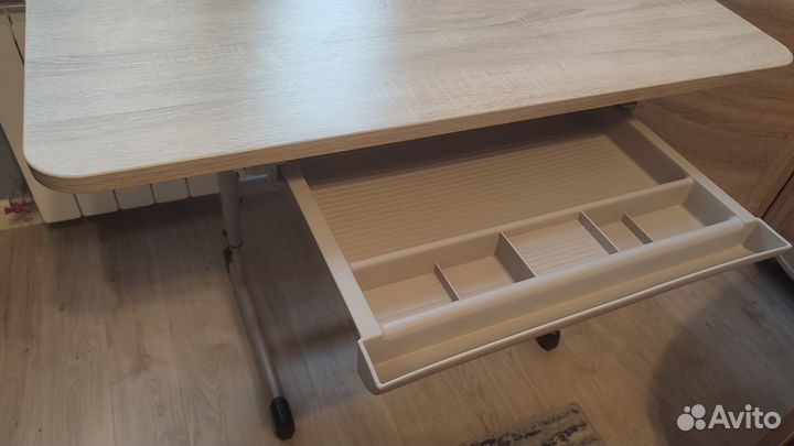 Растущая парта и стул бу