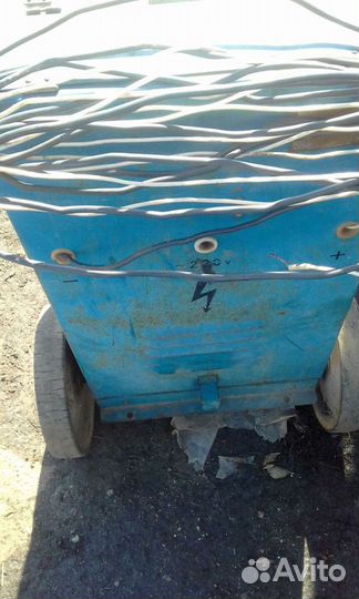 Зарядник э 411