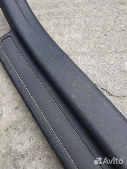 Накладка порога задняя правая Toyota Avensis 2