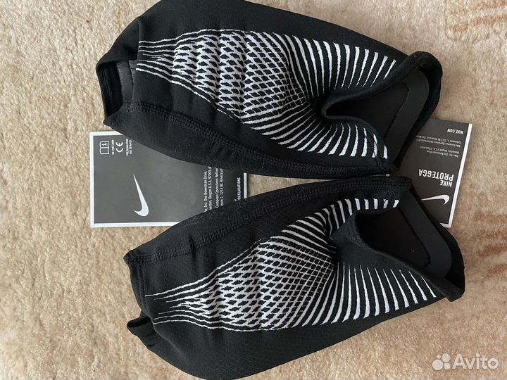 Щитки защитные футбольные Nike