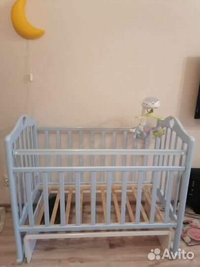 Кроватка с маятником