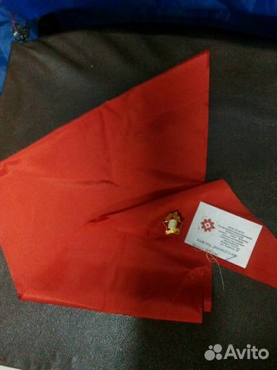 Пионерский галстук со значком