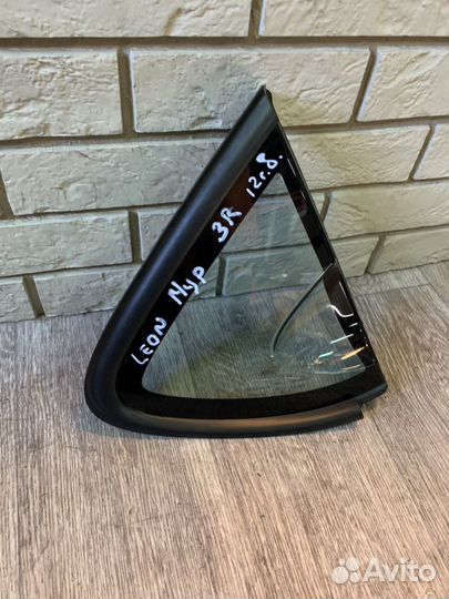 Seat Leon (1P1) Стекло кузовное глухое Форточка RH