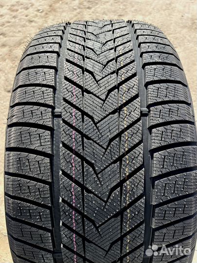 Sonix WinterXPro 999 275/50 R21 122U