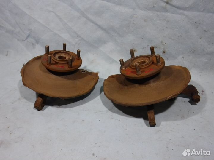 Поворотный кулак левый Lancer 10 / Лансер