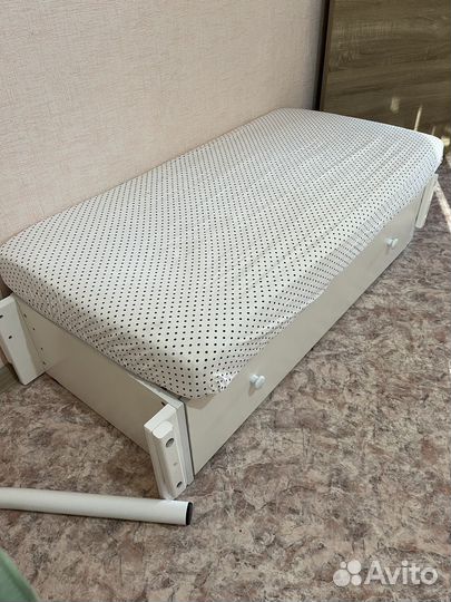 Детская кроватка с универсальным маятником