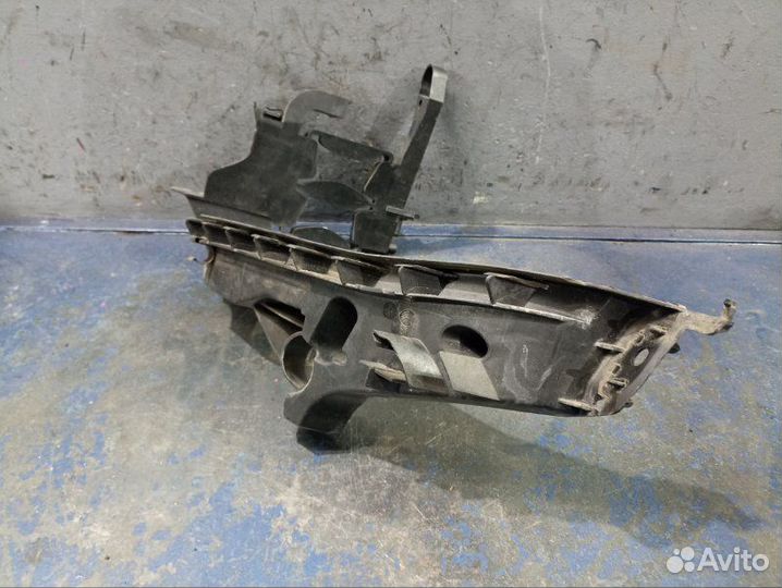 Крепление фары левое Audi A4 B8 Дорест