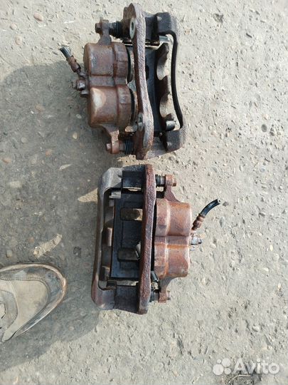 Передние суппорта Hyundai Grand Starex 08г/хендай