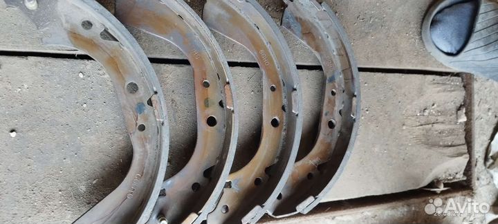 Тормозные колодки задние Toyota Surf 185