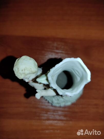 Миниатюрная французская вазочка пикфлёр