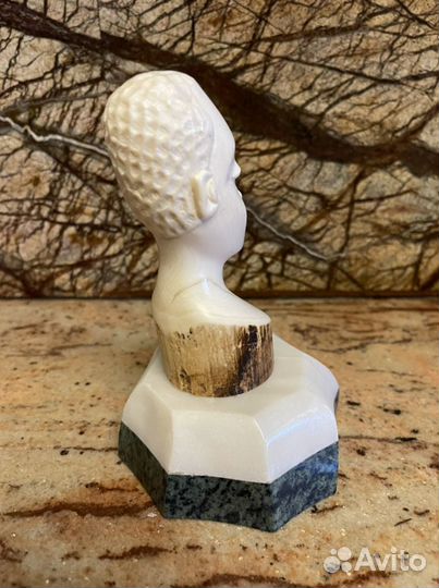 Бюст из африки. Бивень