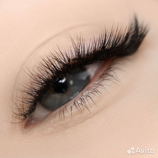 Начинающий мастер по наращиванию ресниц