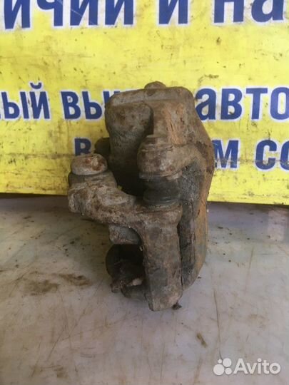 Суппорт передний правый Citroen C3 Picasso