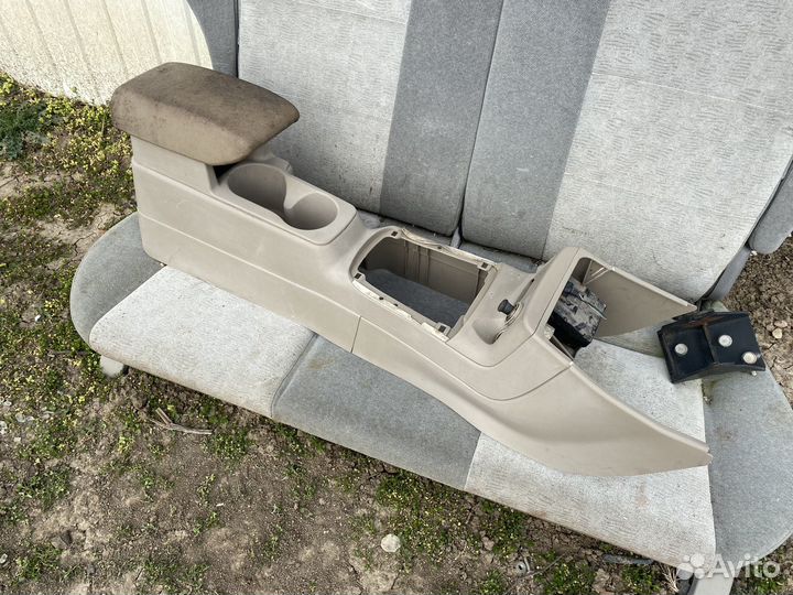 Центральная консоль/подлокотник Galant 8