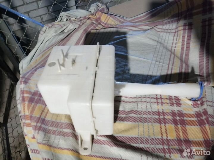 Бачок омывателя лобового стекла Hyundai Elantra