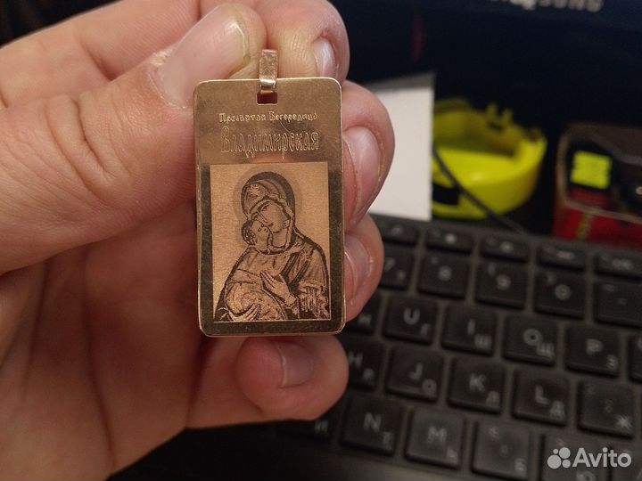 Золотая иконка