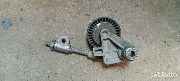 Натяжитель ремня генератора granta